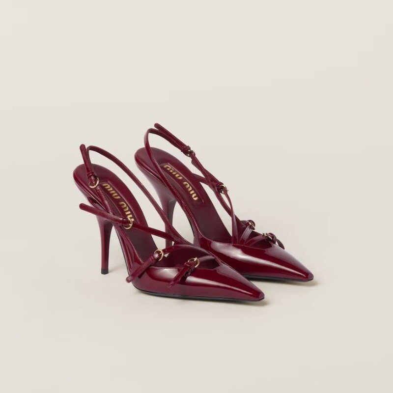 Miu Miu - Décolleté slingback in vernice con fibbie